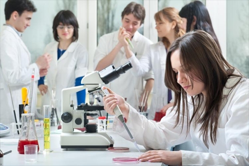 證據(jù)表明，通過篩查高危人群來治療胰腺癌可能會改善預后