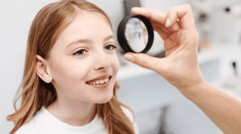 出國看?。焊杉?xì)胞治療方法方法方法對(duì)于治療視力障礙患者十分關(guān)鍵！